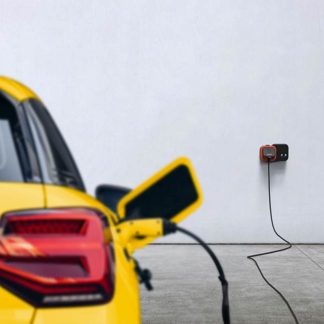 Prise connectée Sparklin installée à domicile, mesure précise de chaque session de recharge pour l'export paie
